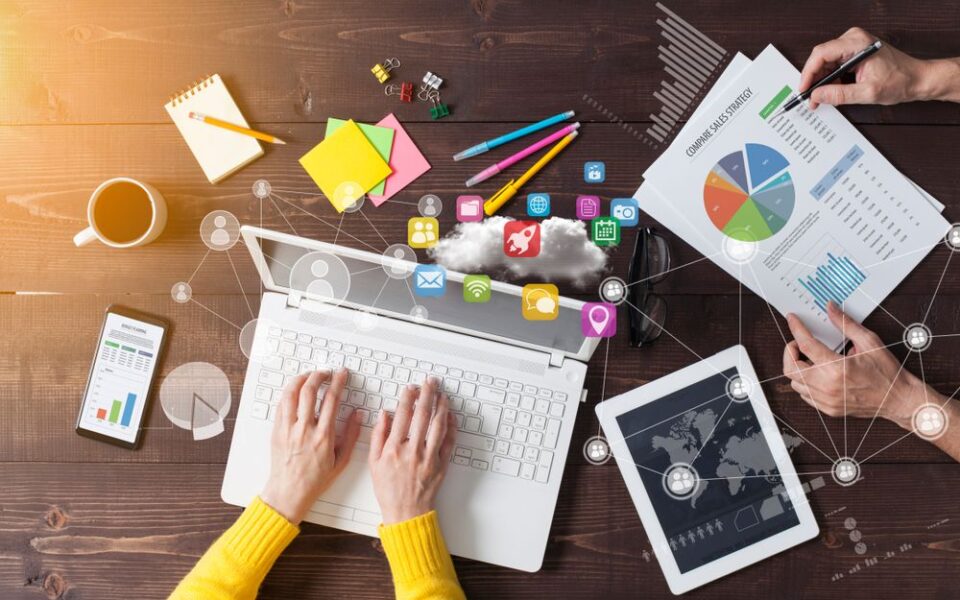 laptop-table-marketing-analysis