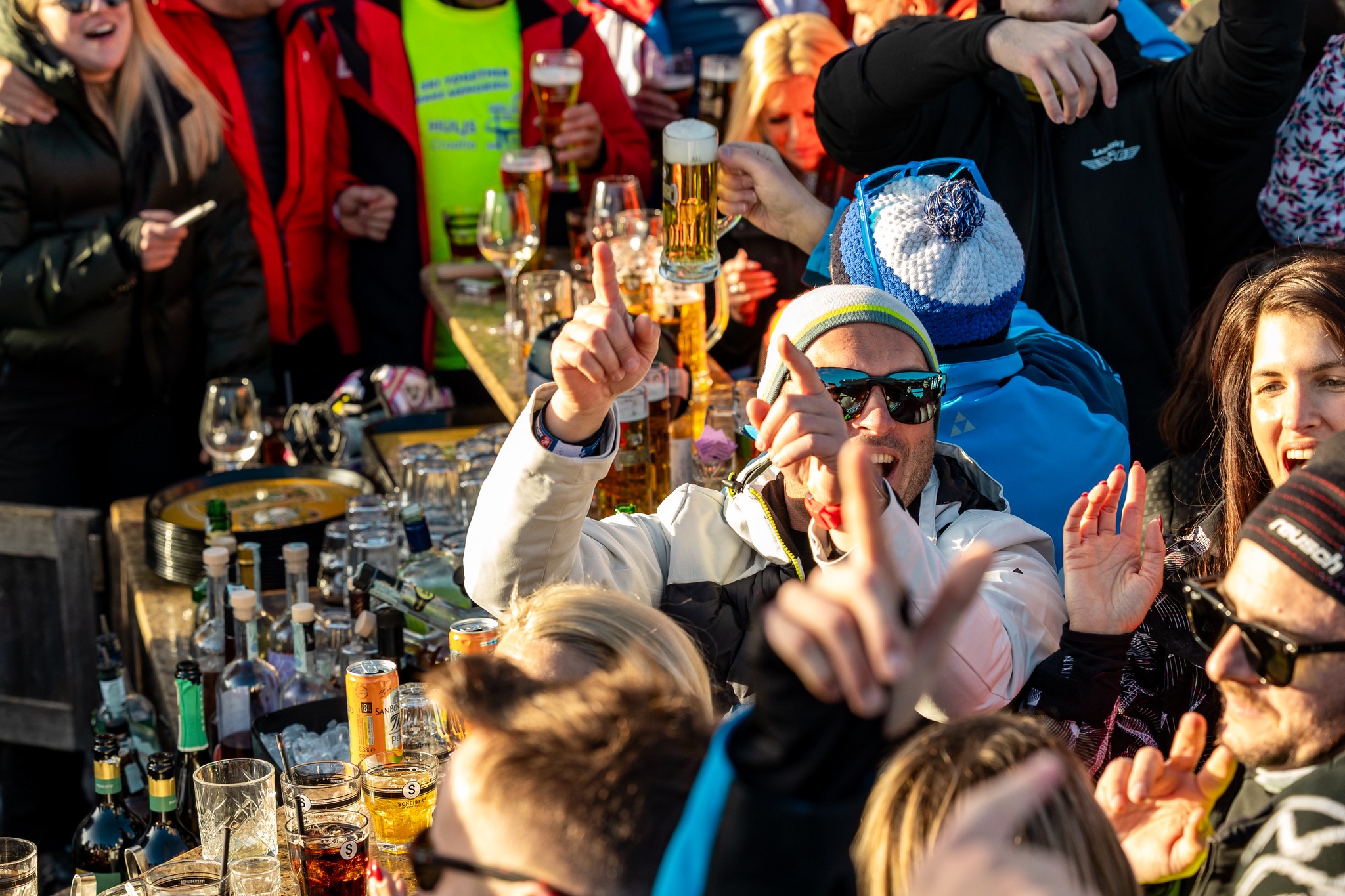 Group of HULJS SKI members enjoying an outdoor daytime party.